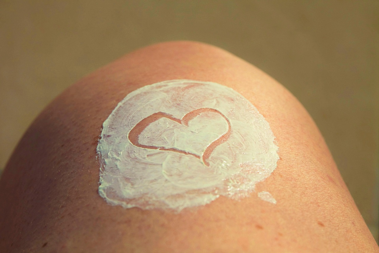 Come applicare correttamente la crema per coprire i tatuaggi